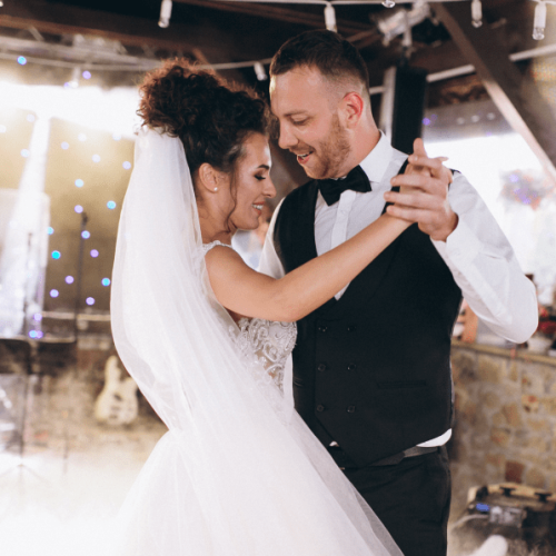 wedding-couple-dancing-their-first-dance 1